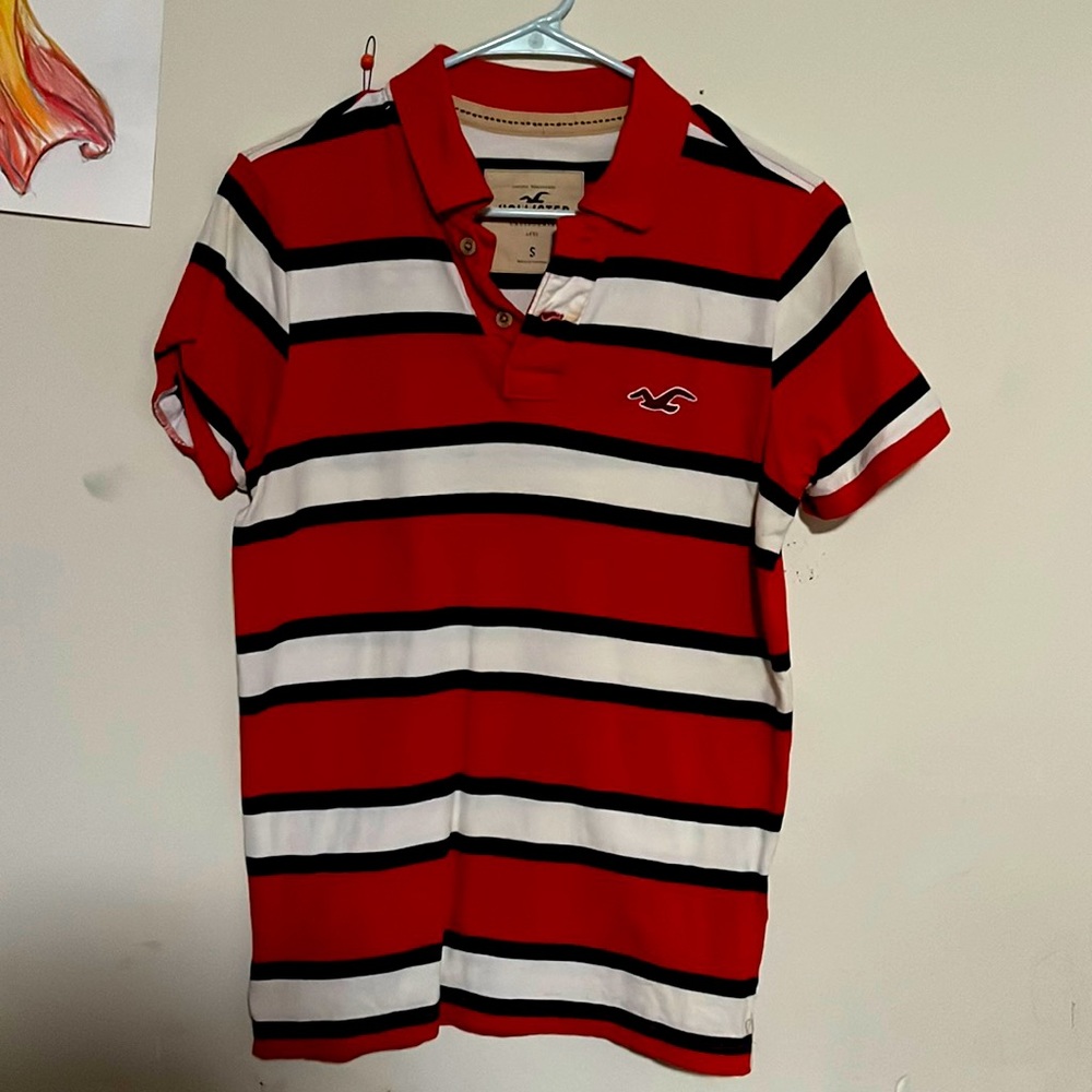 Brand: Hollister Size: Small Type: Polo ; 2 Button